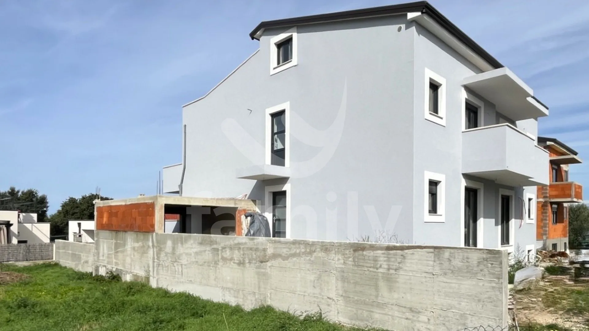 kuća na odličnoj lokaciji s bazenom i pogledom na more - slika 3