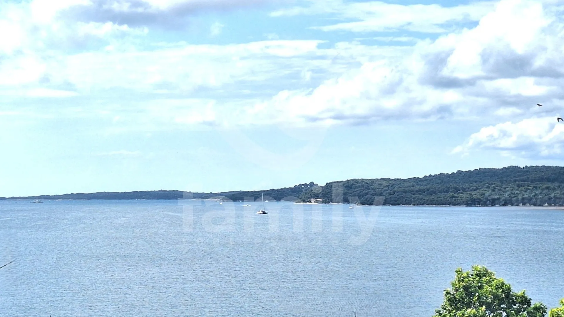 eksluzivna prodaja dva stana sa pogledom na more na odličnoj lokaciji - slika 3