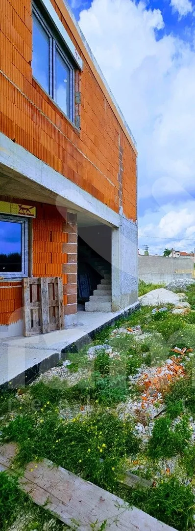 kuća sa dvije stambene jedinice i bazenom - slika 23