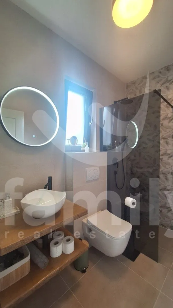 moderna dvoetažna kuća u blizini mora - slika 8