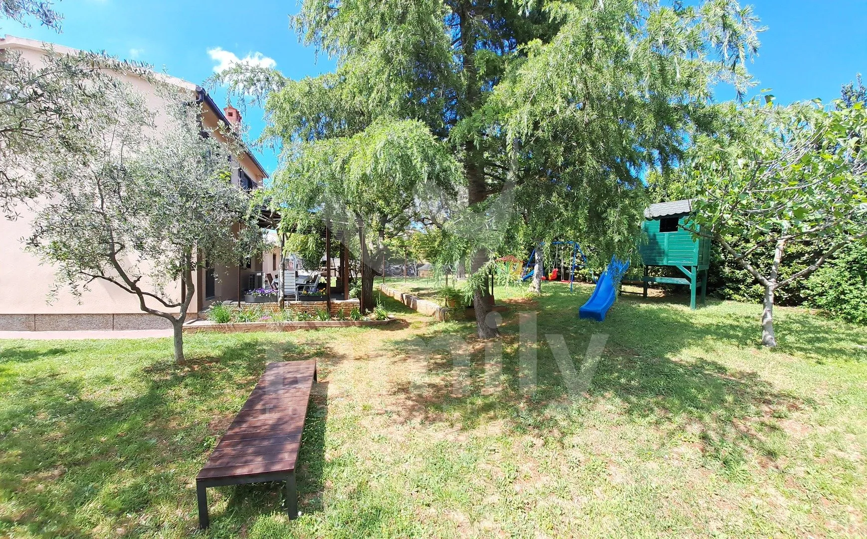 samostojeća kuća sa bazenom i otvorenim pogledom na brijunsko otočje - slika 10