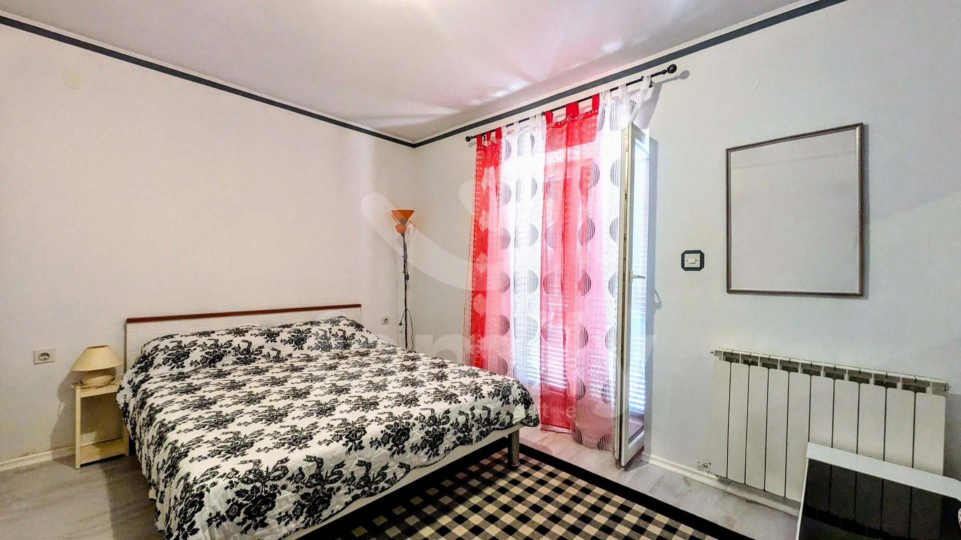 prodaja predivna kuća sa više apartmana i građevinskim zemljištem - slika 16