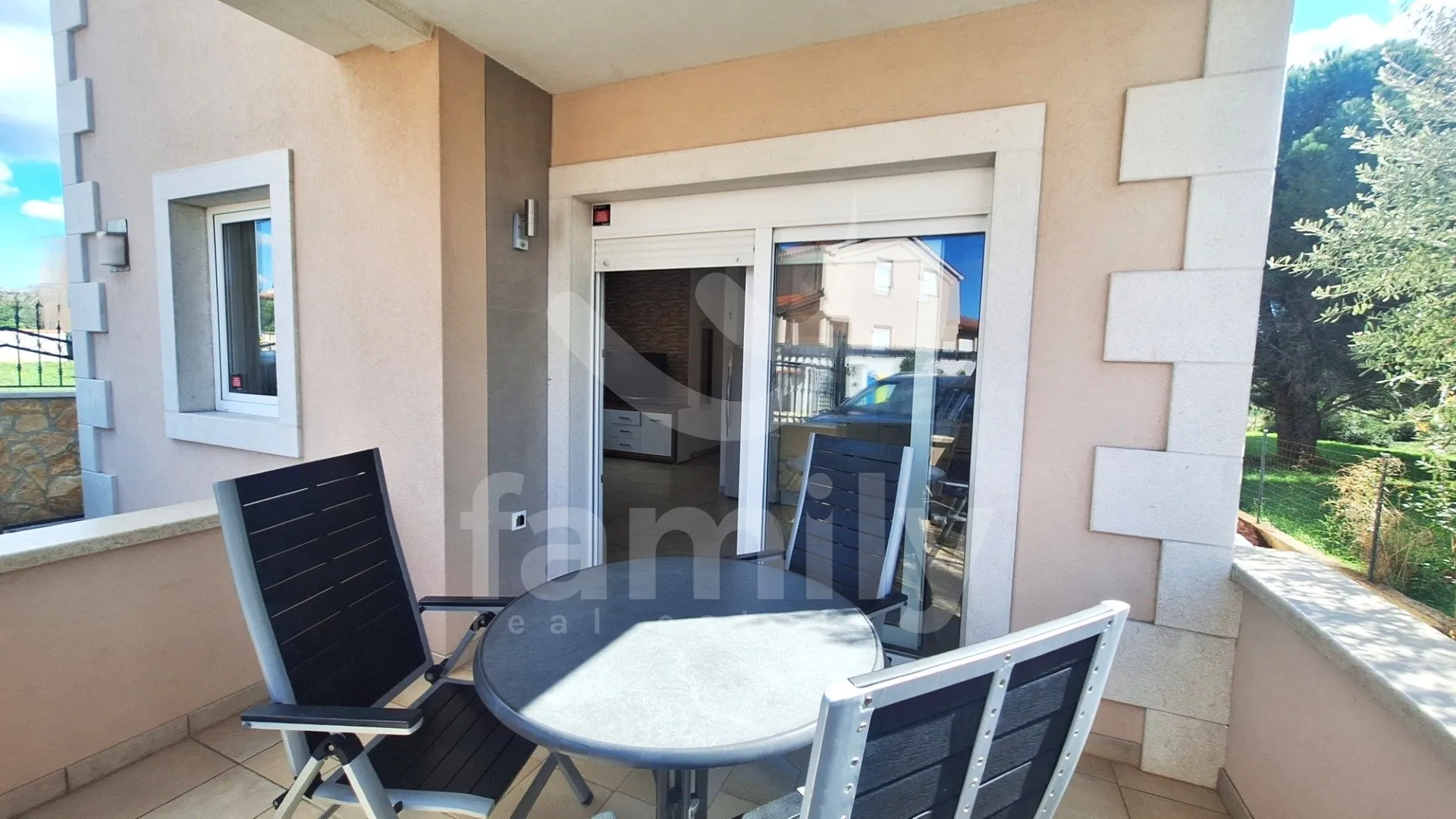 apartmanska kuća sa bazenom blizu mora - slika 8
