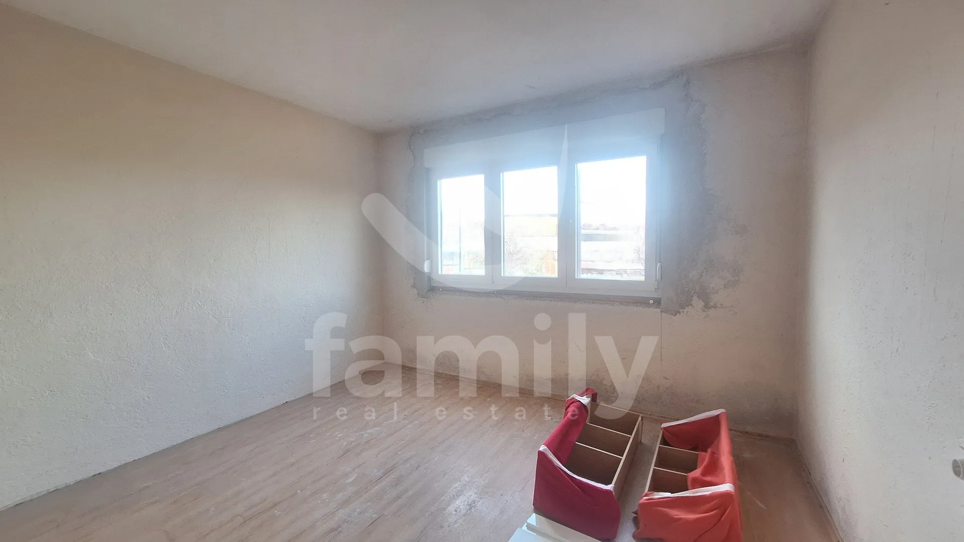 stan za renovaciju na veoma mirnoj lokaciji - slika 3