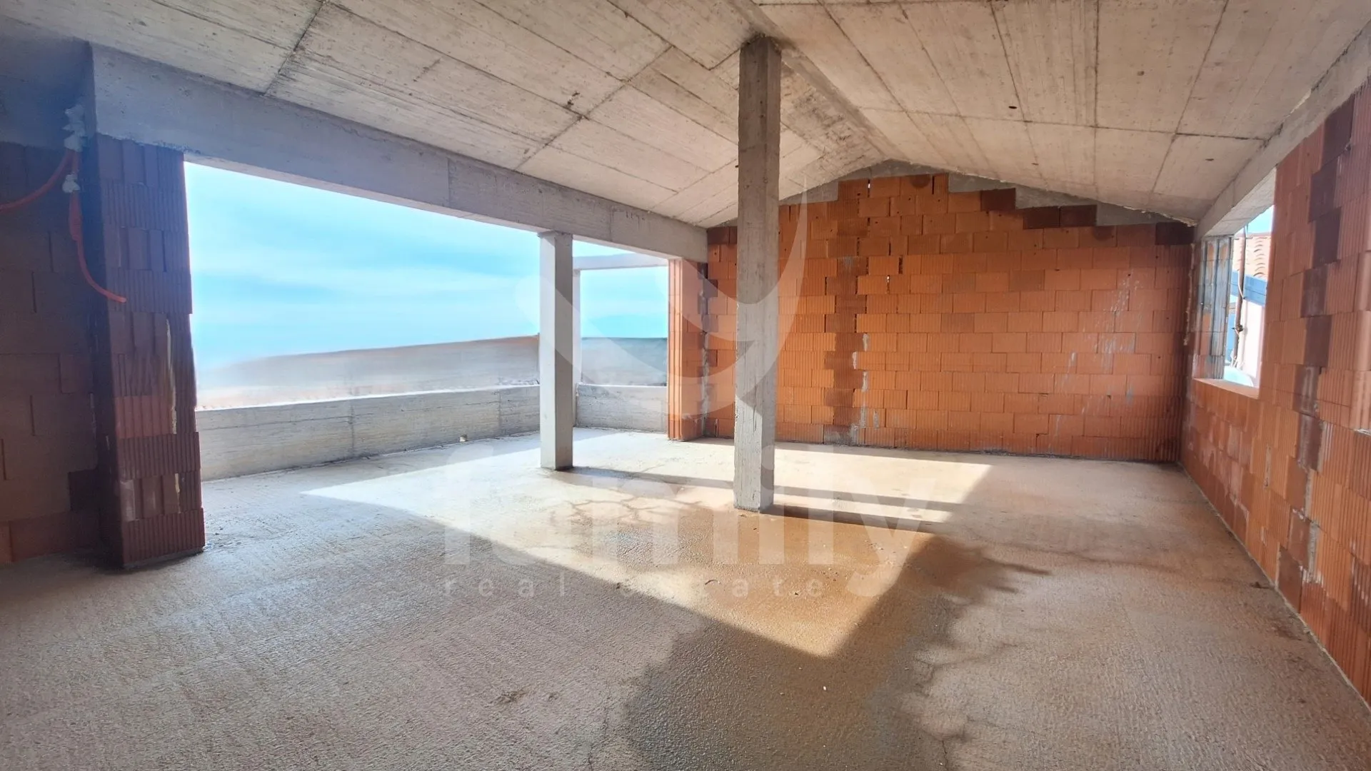 prostran obiteljski penthouse sa zapanjujućim pogledom na more - slika 2