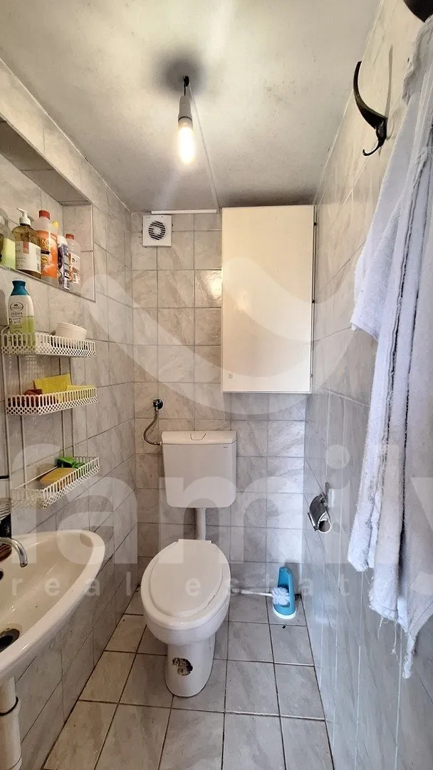 prodaja dvije manje kuće na mirnoj lokaciji - slika 10