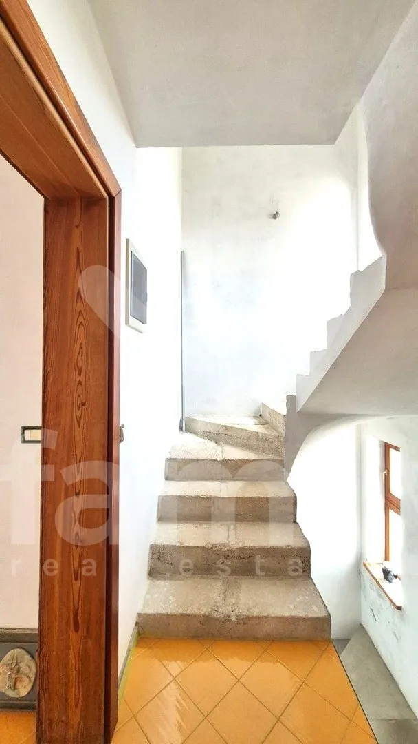 prodaja stana s potencijalom za uređenje u blizini mora - slika 15