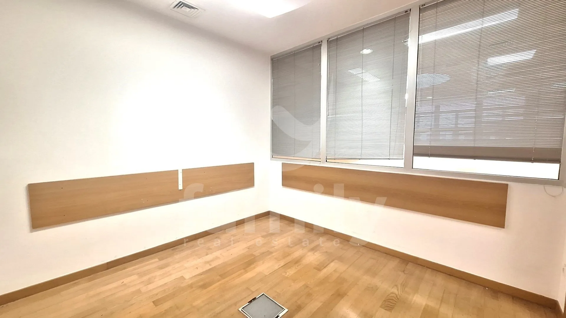 prostrani poslovni prostor na veoma atraktivnoj lokaciji - slika 9