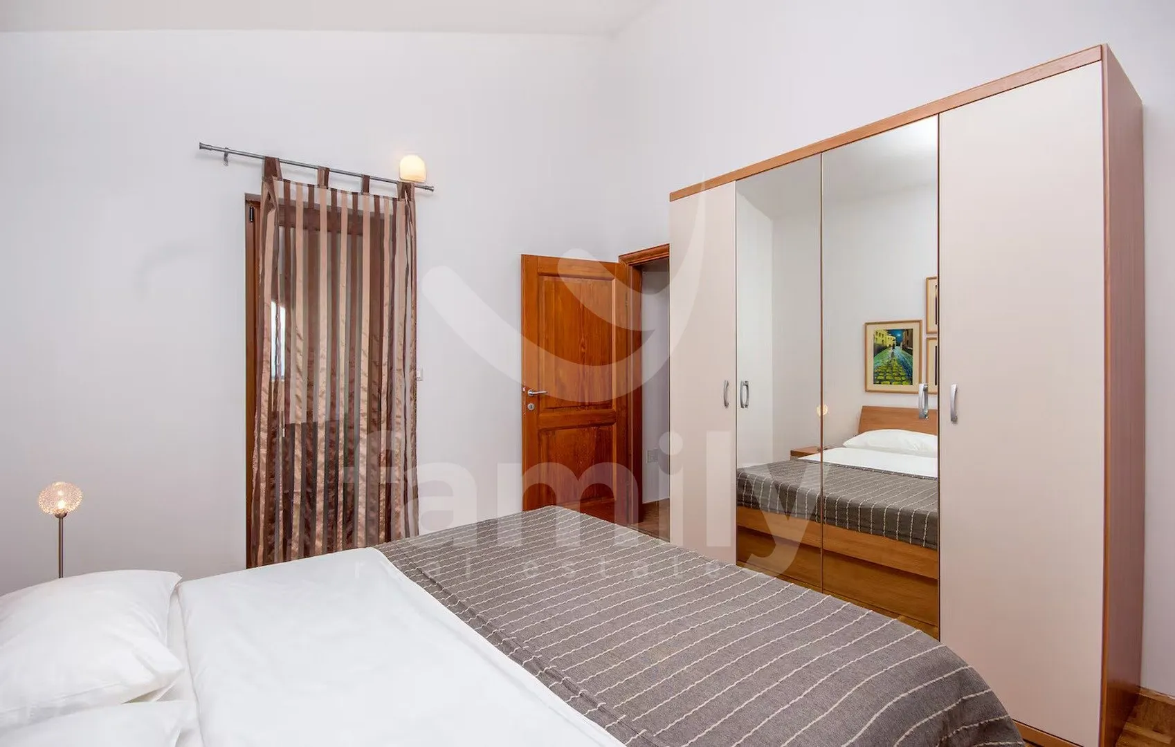 kamena villa sa bazenom i pogledom na prirodu - slika 4
