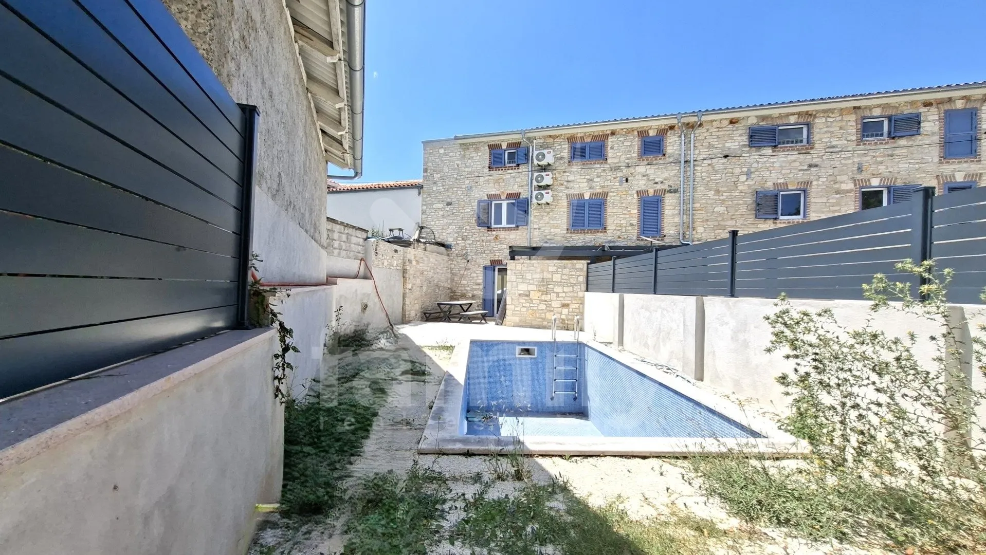 kamena kuća sa zasebnim apartmanom, konobom i bazenom - slika 2