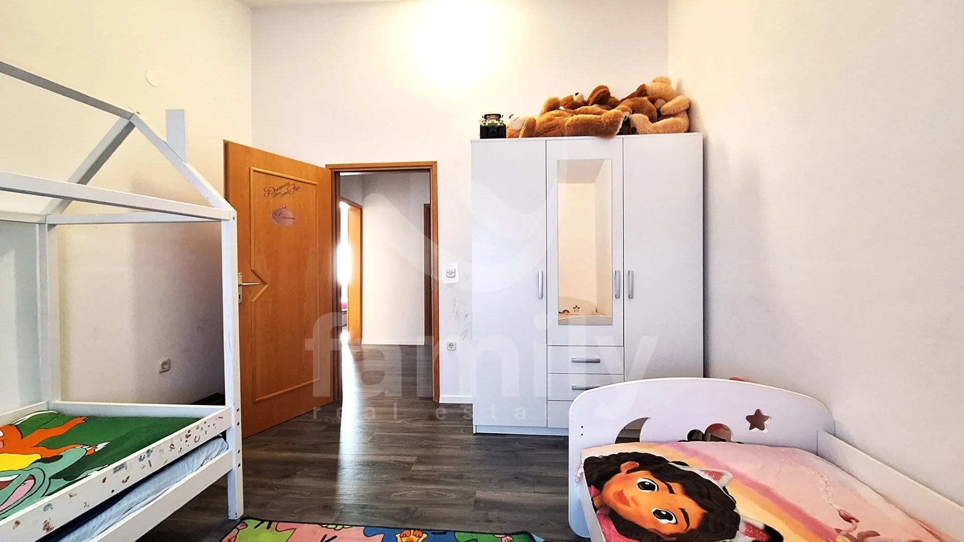 obiteljska kuća sa tri stana - slika 15