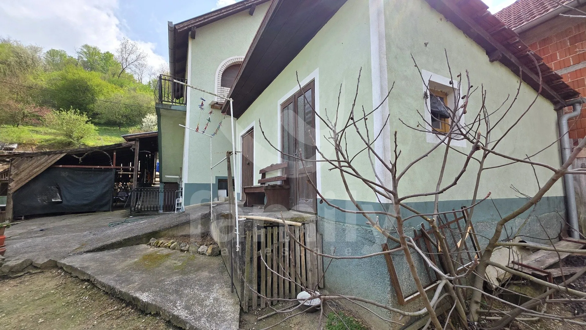 prostrana obiteljska kuća sa velikom okućnicom - slika 4