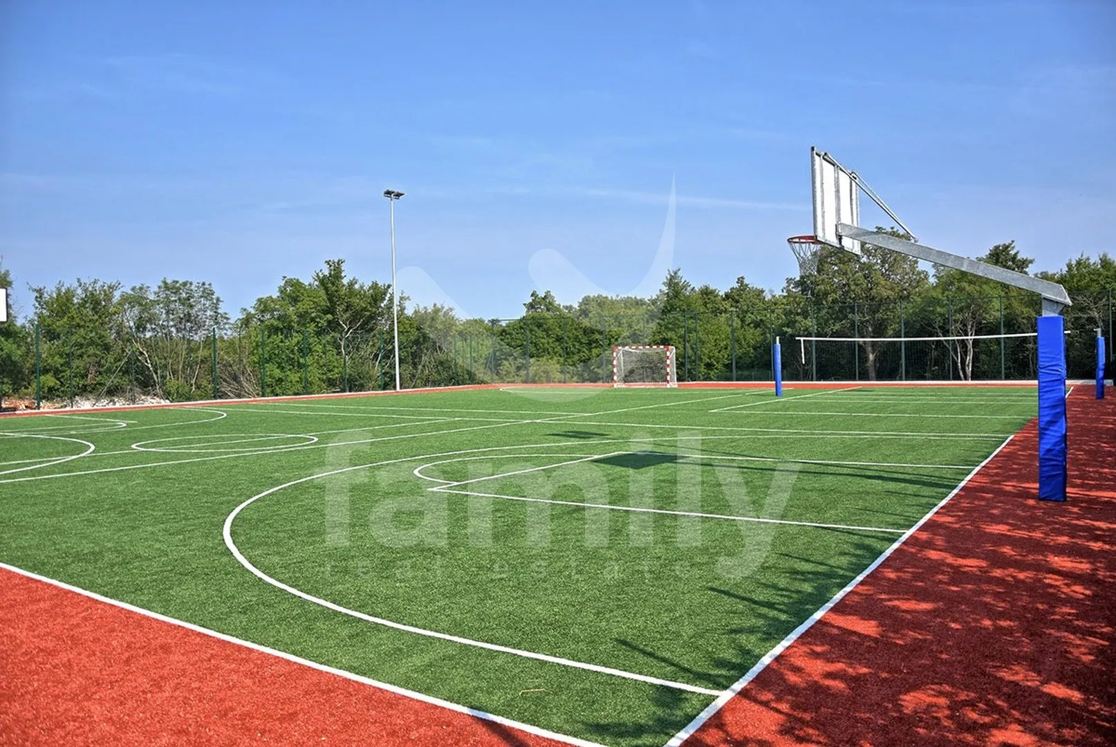 prestižna vila sa sportskim terenima i pogledom na more - slika 25