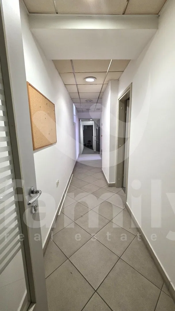 zakup prostranog poslovnog prostora u centru grada - slika 14