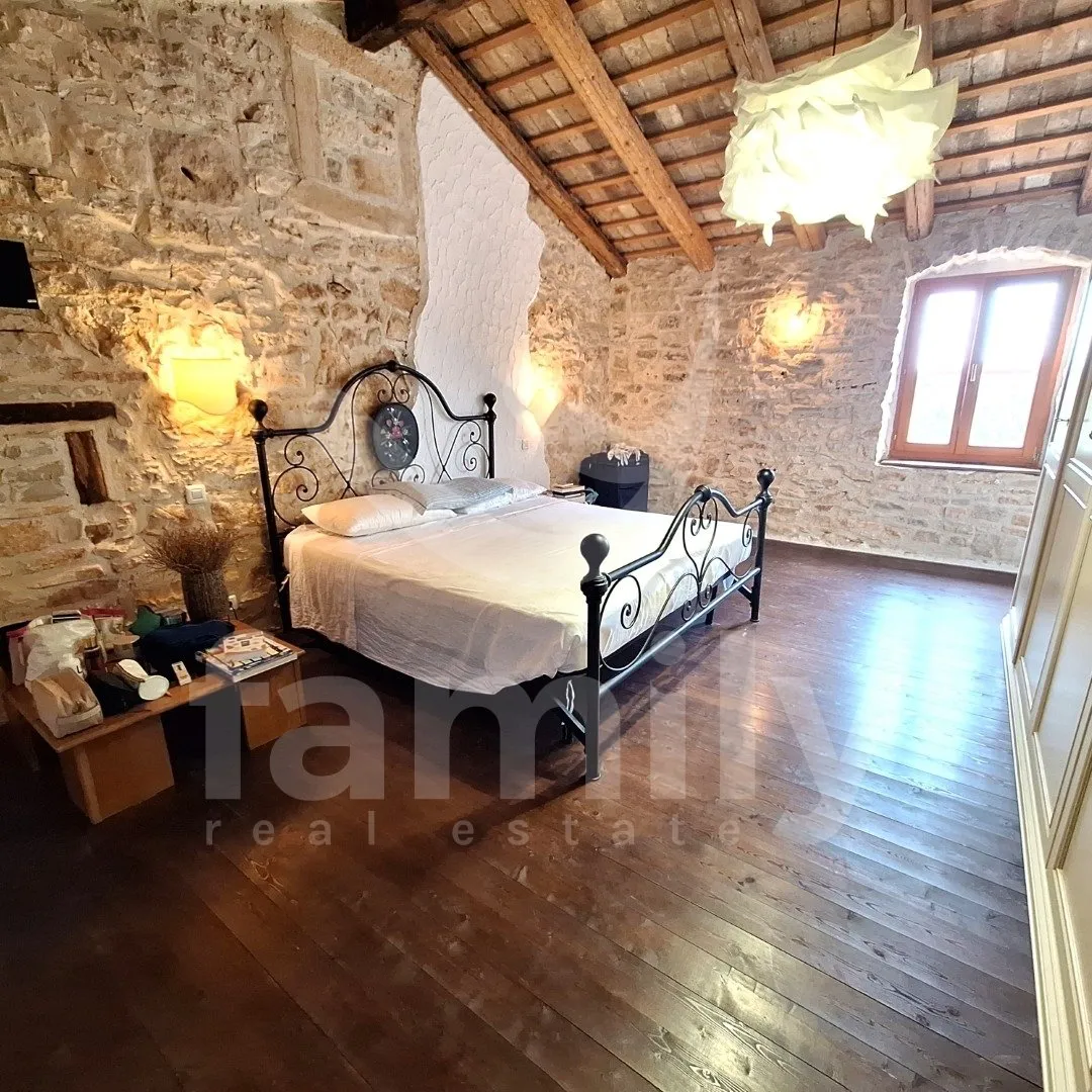 renovirana kamena kuća na odličnoj lokaciji - slika 3