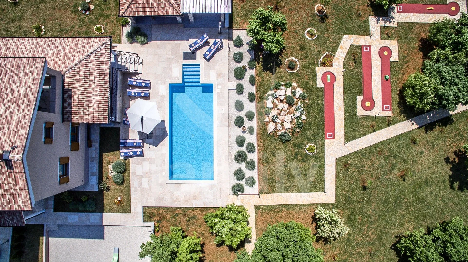 prestižna vila sa sportskim sadržajima i bazenom na mirnoj lokaciji - slika 7