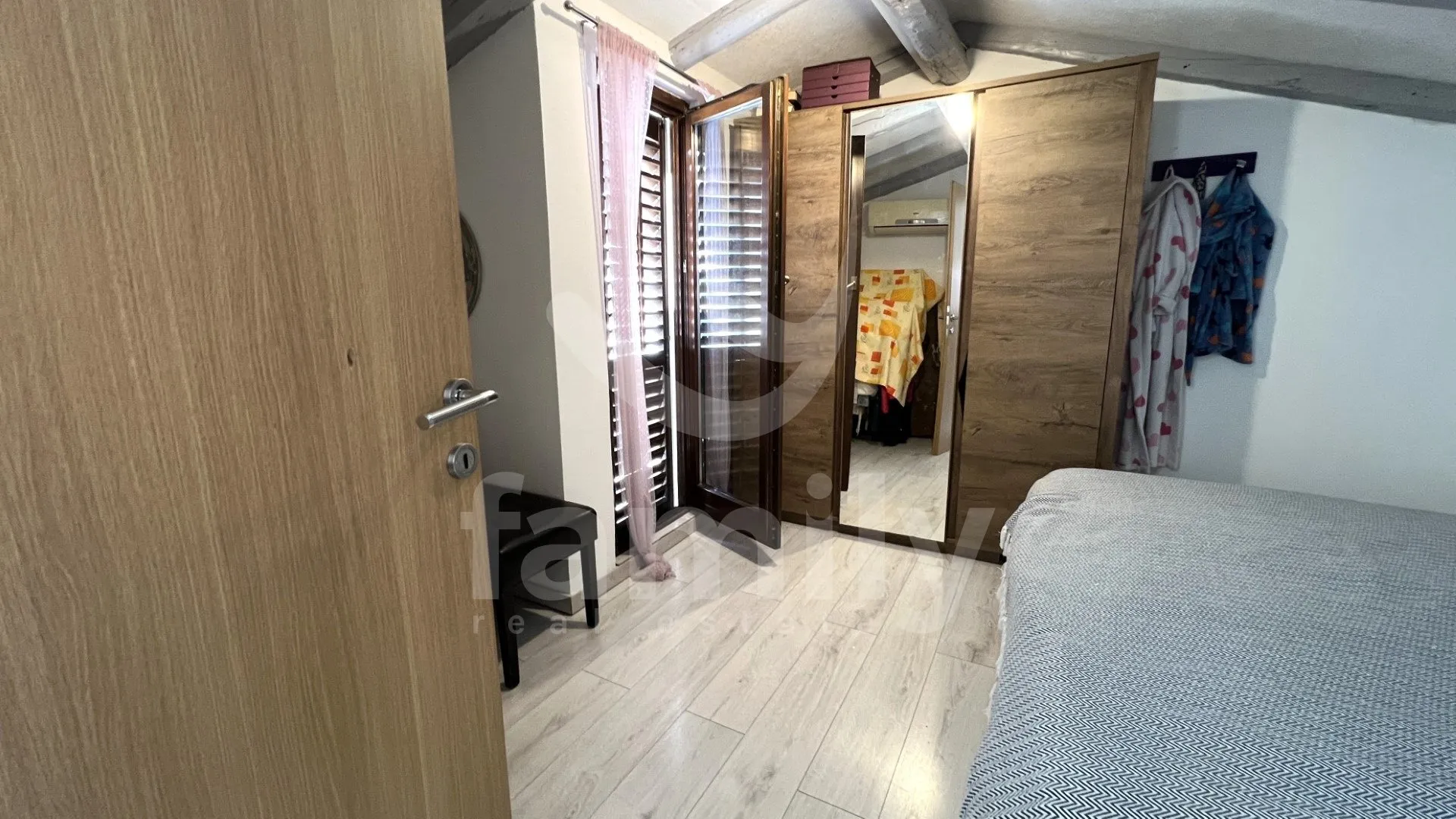 prodaja visokoisplative kuće sa dva apartmana u rovinju - slika 12