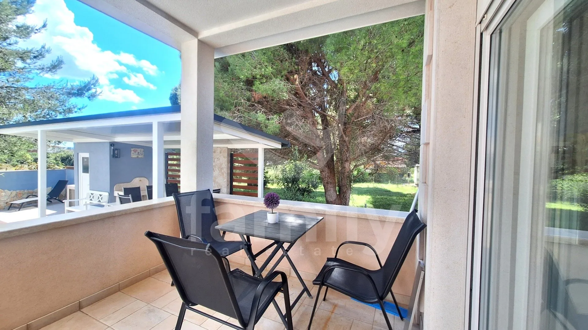 apartmanska kuća sa bazenom blizu mora - slika 2