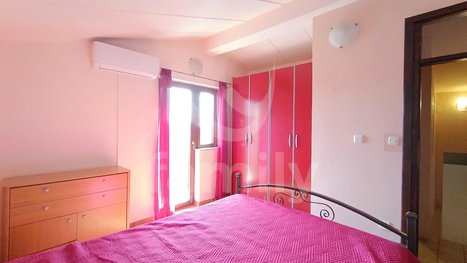 renovirana kuća u prigradskom naselju pule - slika 11