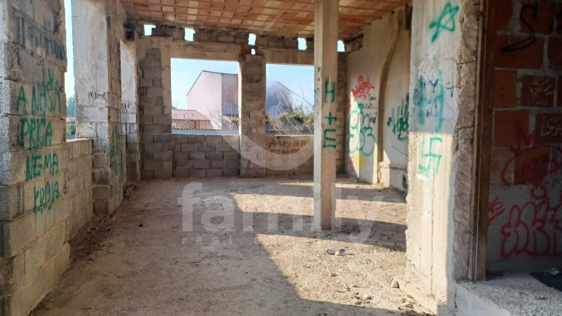 prodaja stambeno-poslovne zgrade na atraktivnoj lokaciji blizu mora - slika 15