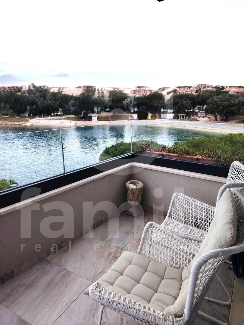 luksuzni dvoetažni penthouse prvi red do mora - slika 8