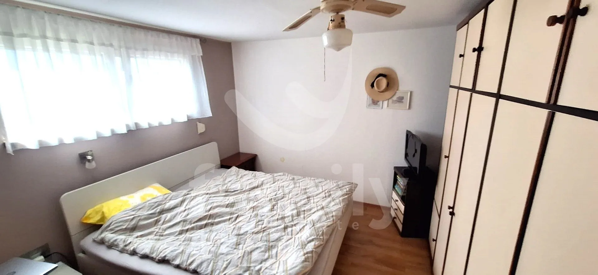 apartmanska kuća sa 4 stana i pogledom na more - slika 17