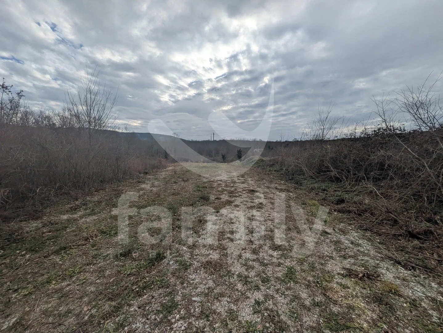 odlična građevinska zemljišta sa ishodovanom građevinskom dozvolom - slika 2
