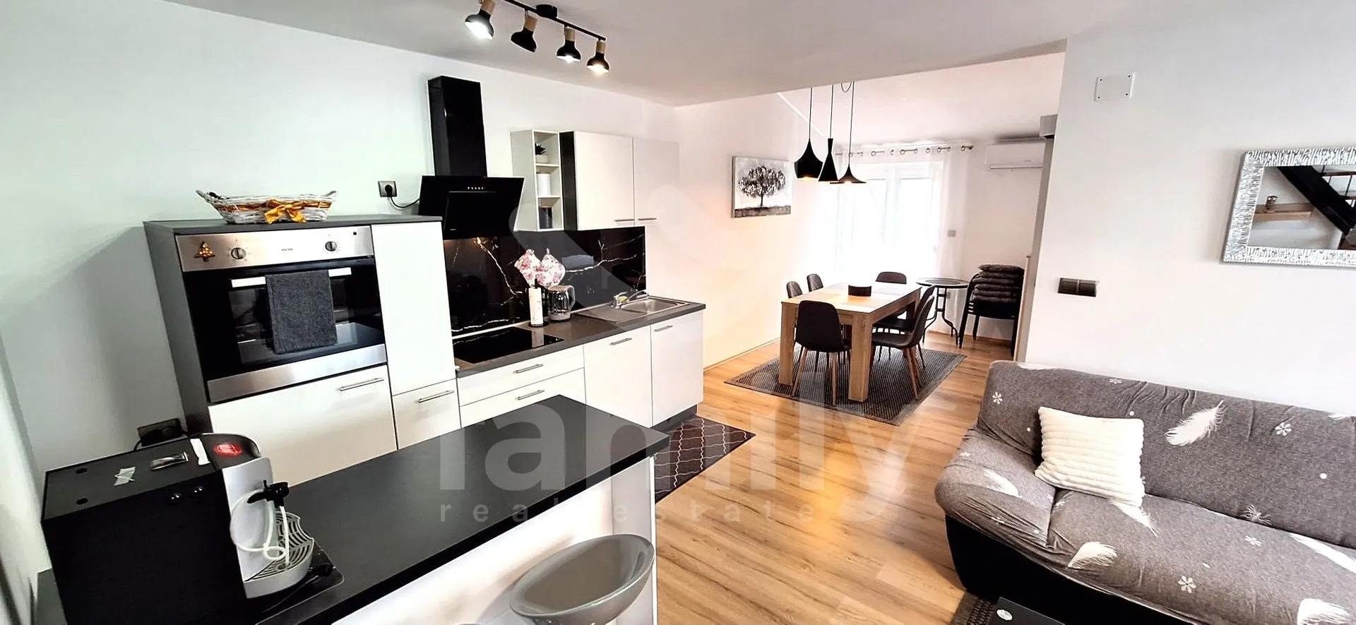 apartmanska kuća sa 4 stana i pogledom na more - slika 3