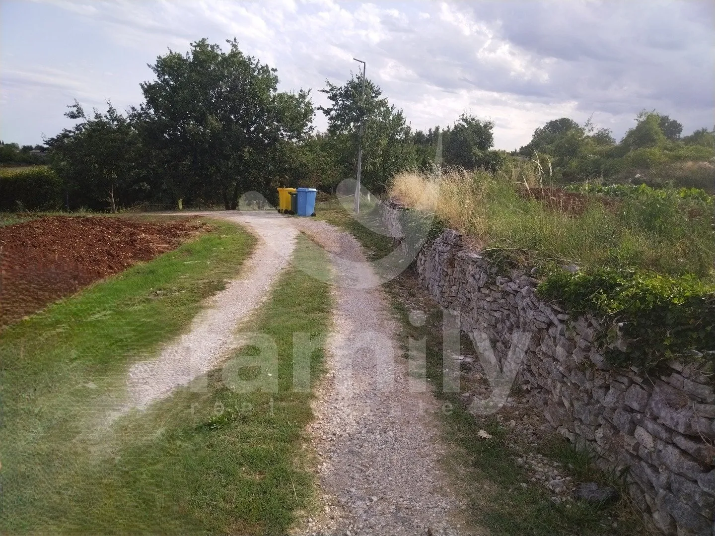zanimljivo građevinsko i poljoprivredno zemljište u središtu istre - slika 2