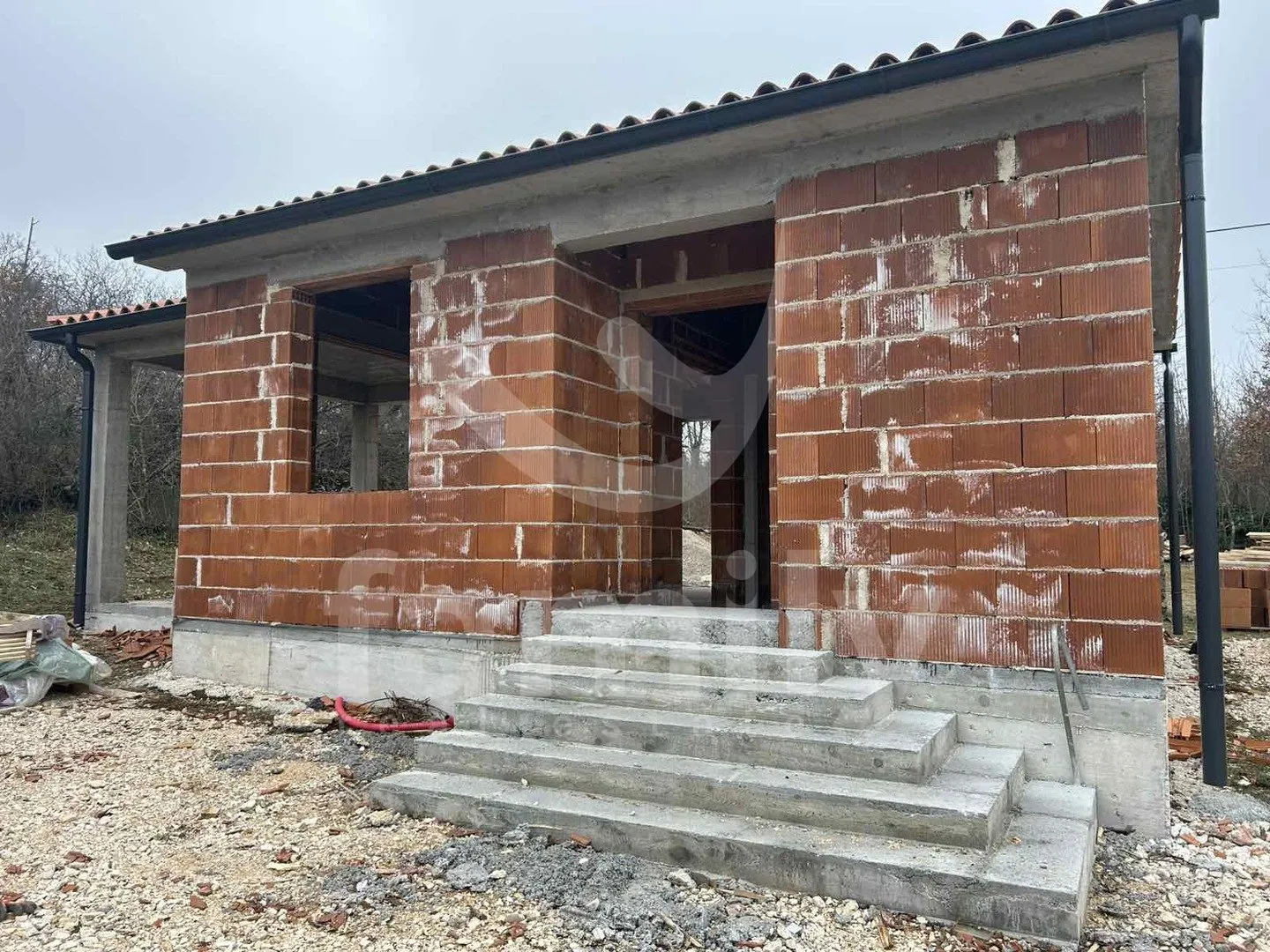 samostojeća prizemnica - roh bau na mirnoj lokaciji - slika 12