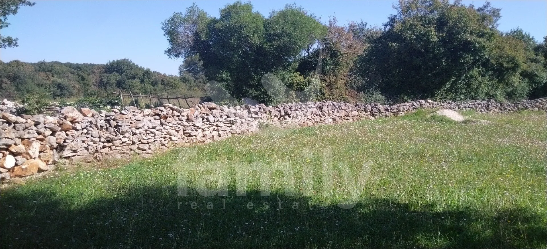 kuća u roh bau fazi sa prostranom okućnicom - slika 4