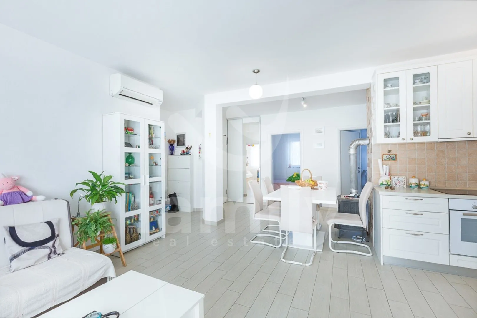 prodaja obiteljski stan s apartmanom i vrtom pula veli vrh - slika 3
