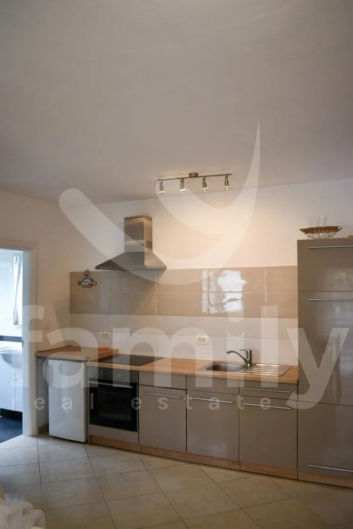 prodaja obiteljski stan s apartmanom i vrtom pula veli vrh - slika 11