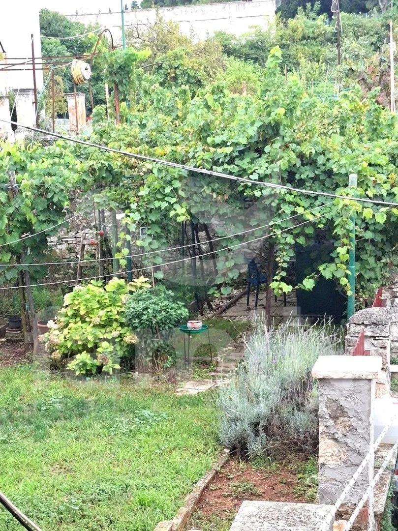 prodaja šarmantnog dvosobnog stana na monte zaru - slika 11