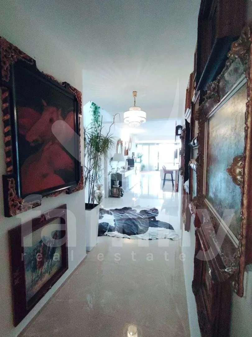 luksuzni dvoetažni penthouse prvi red do mora - slika 11