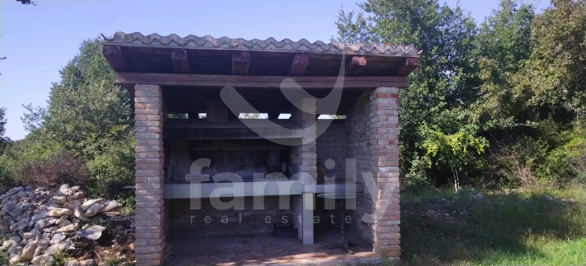kuća u roh bau fazi sa prostranom okućnicom - slika 2