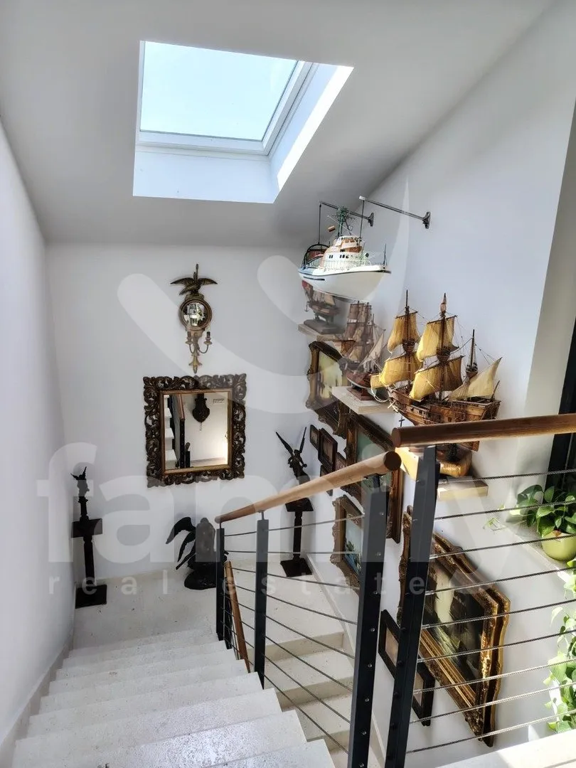 luksuzni dvoetažni penthouse prvi red do mora - slika 6
