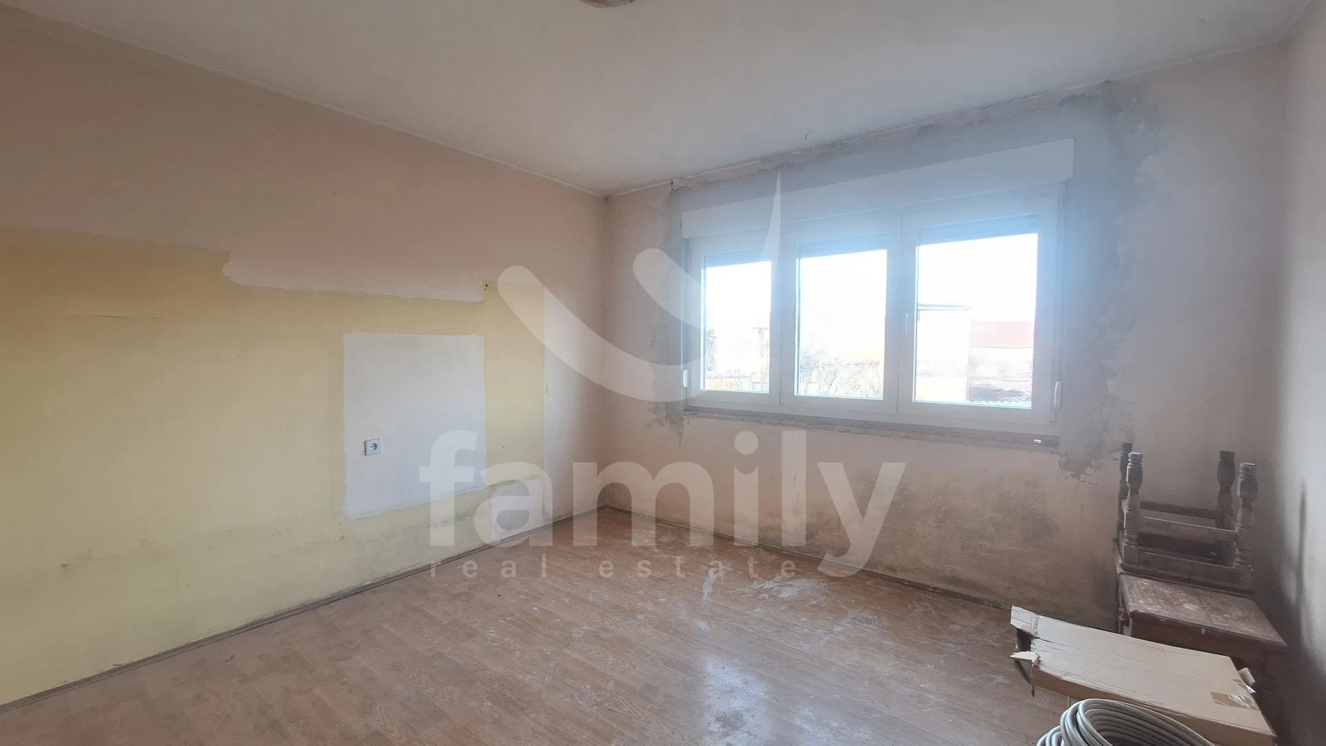 stan za renovaciju na veoma mirnoj lokaciji - slika 8