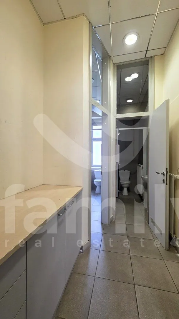 zakup prostranog poslovnog prostora u centru grada - slika 16