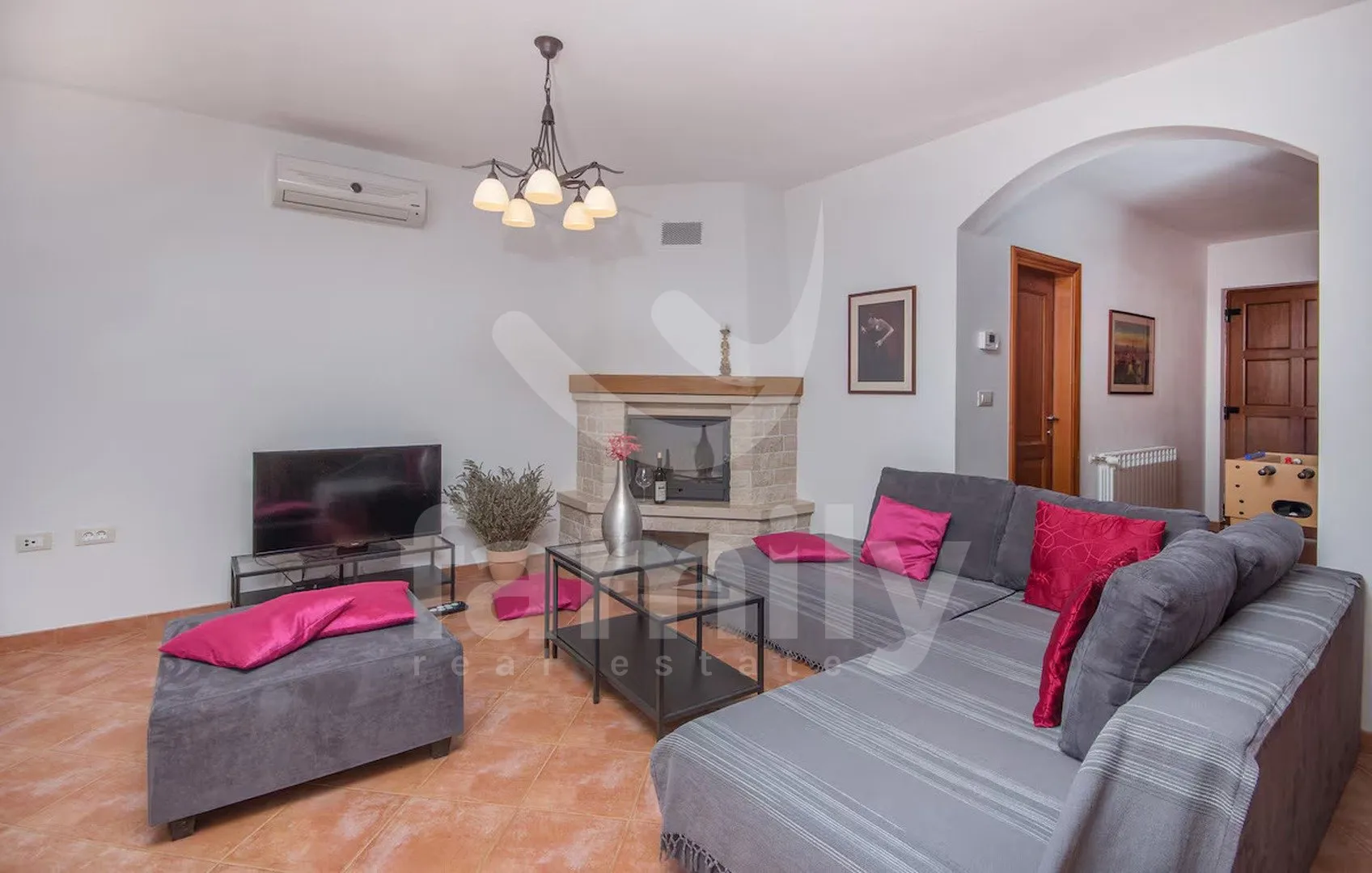 kamena villa sa bazenom i pogledom na prirodu - slika 2
