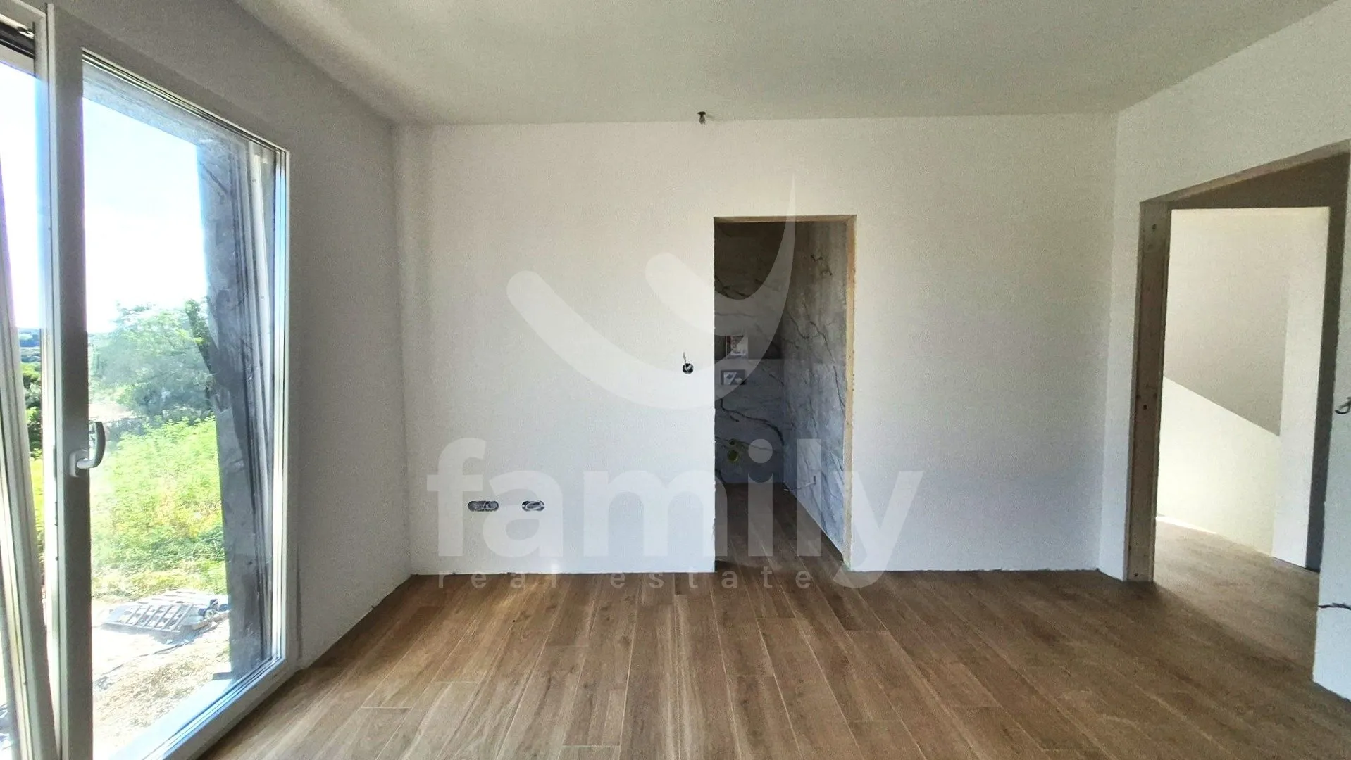 visokokvalitetna moderna vila sa bazenom - slika 24