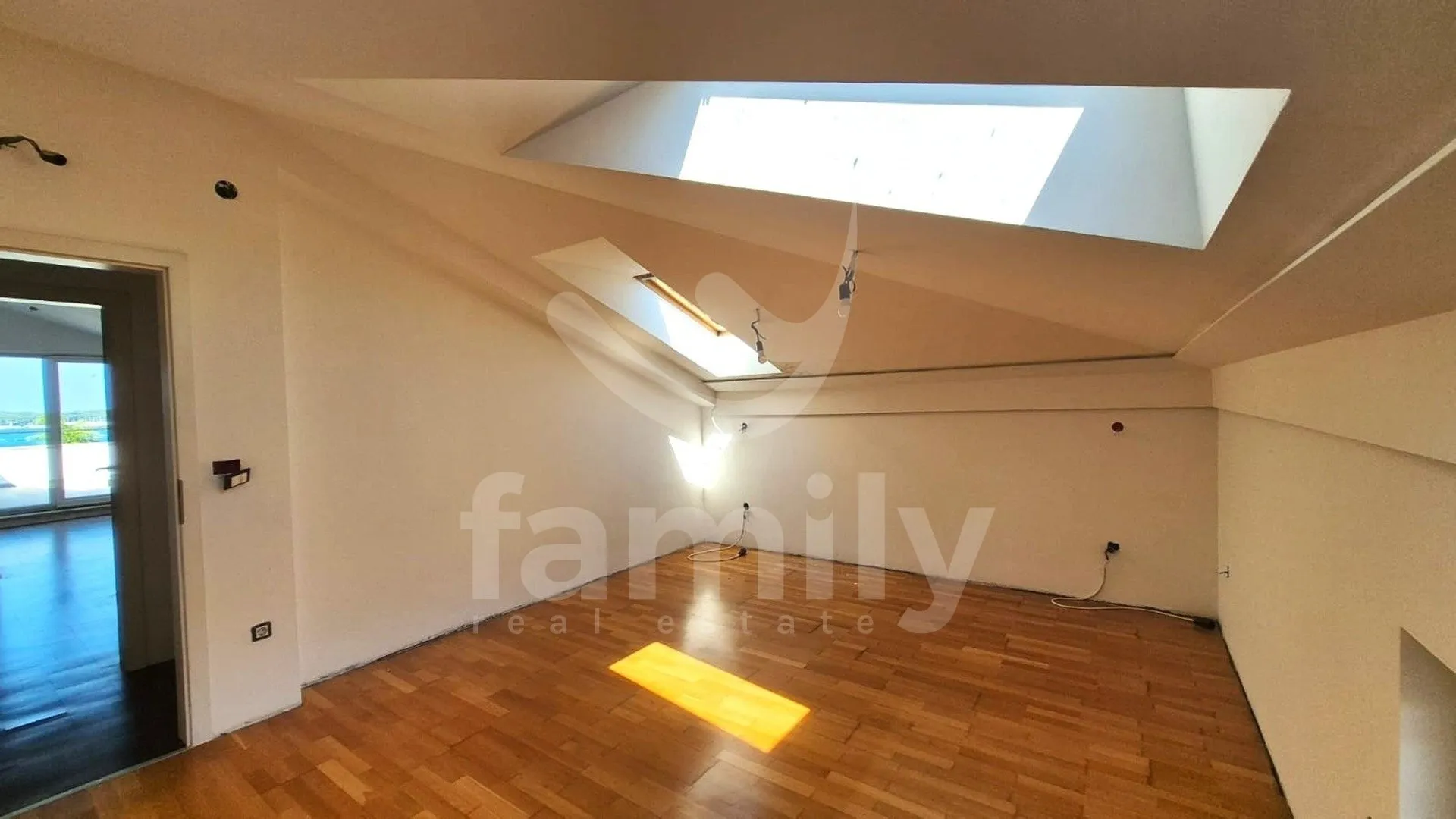 penthouse uz more s bazenom i panoramskim pogledom - slika 17
