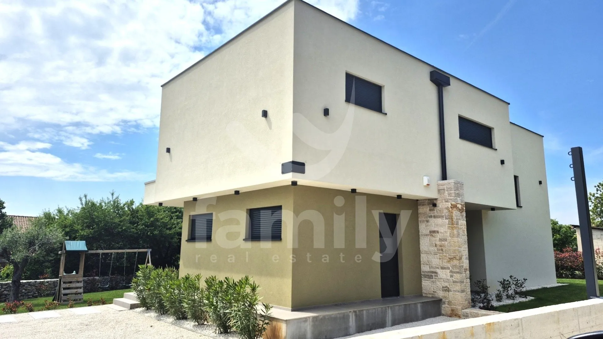 moderno opremljena vila sa bazenom na divnoj lokaciji - slika 3