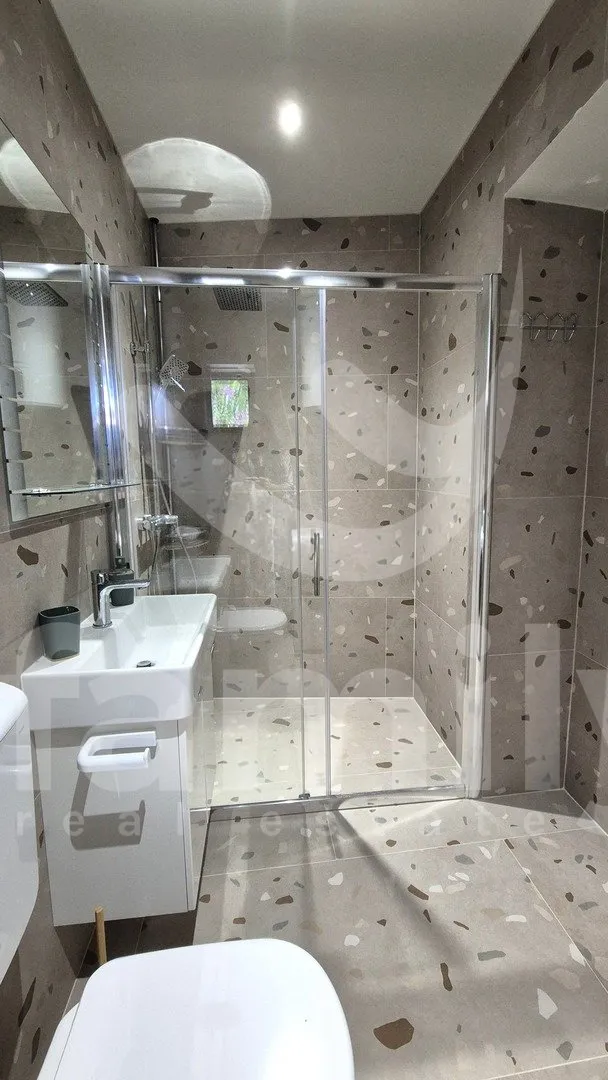ekskluzivno višestambena kuća sa velikom okućnicom i pogledom na more - slika 10