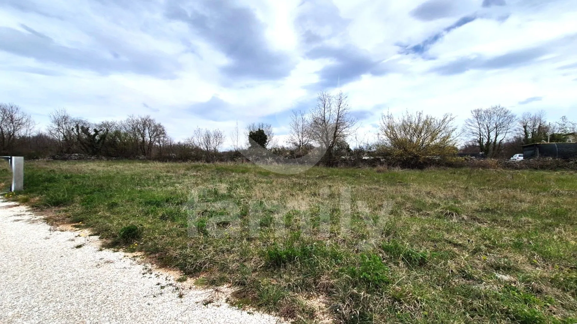 prodaja građevinskog zemljišta na mirnoj lokaciji - slika 6