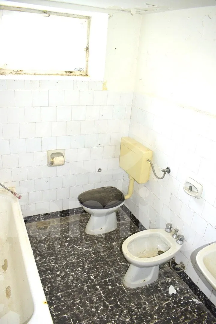 tri kamene kuće sa prostranom građevinskom okućnicom - slika 17