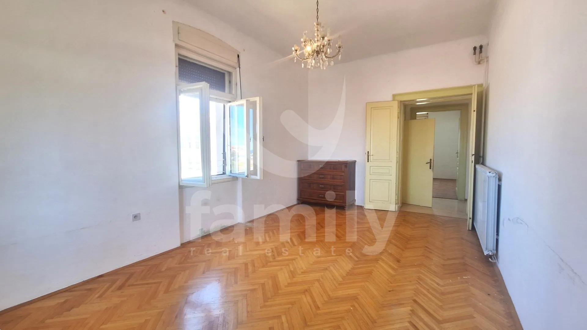 prodaja dvosobni stan rovinj centar - pogled na more - slika 2