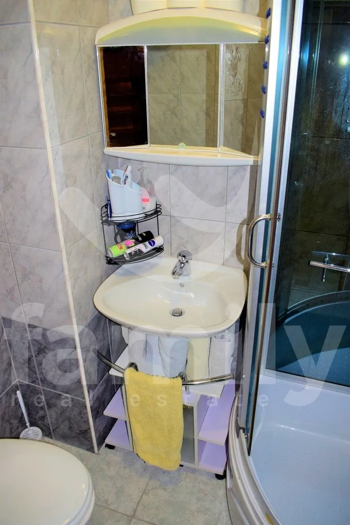veoma rentabilna kuća sa bazenom - slika 18