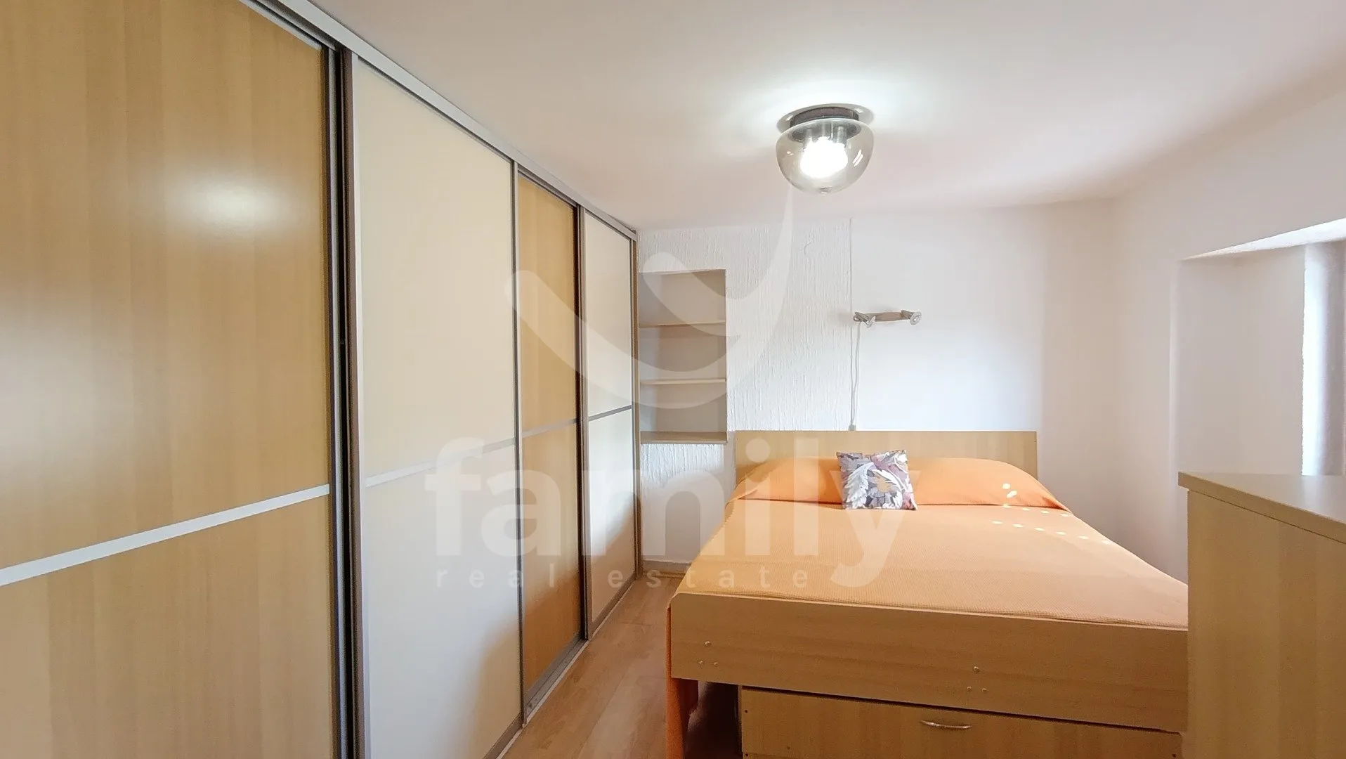 renovirana kuća u prigradskom naselju pule - slika 3