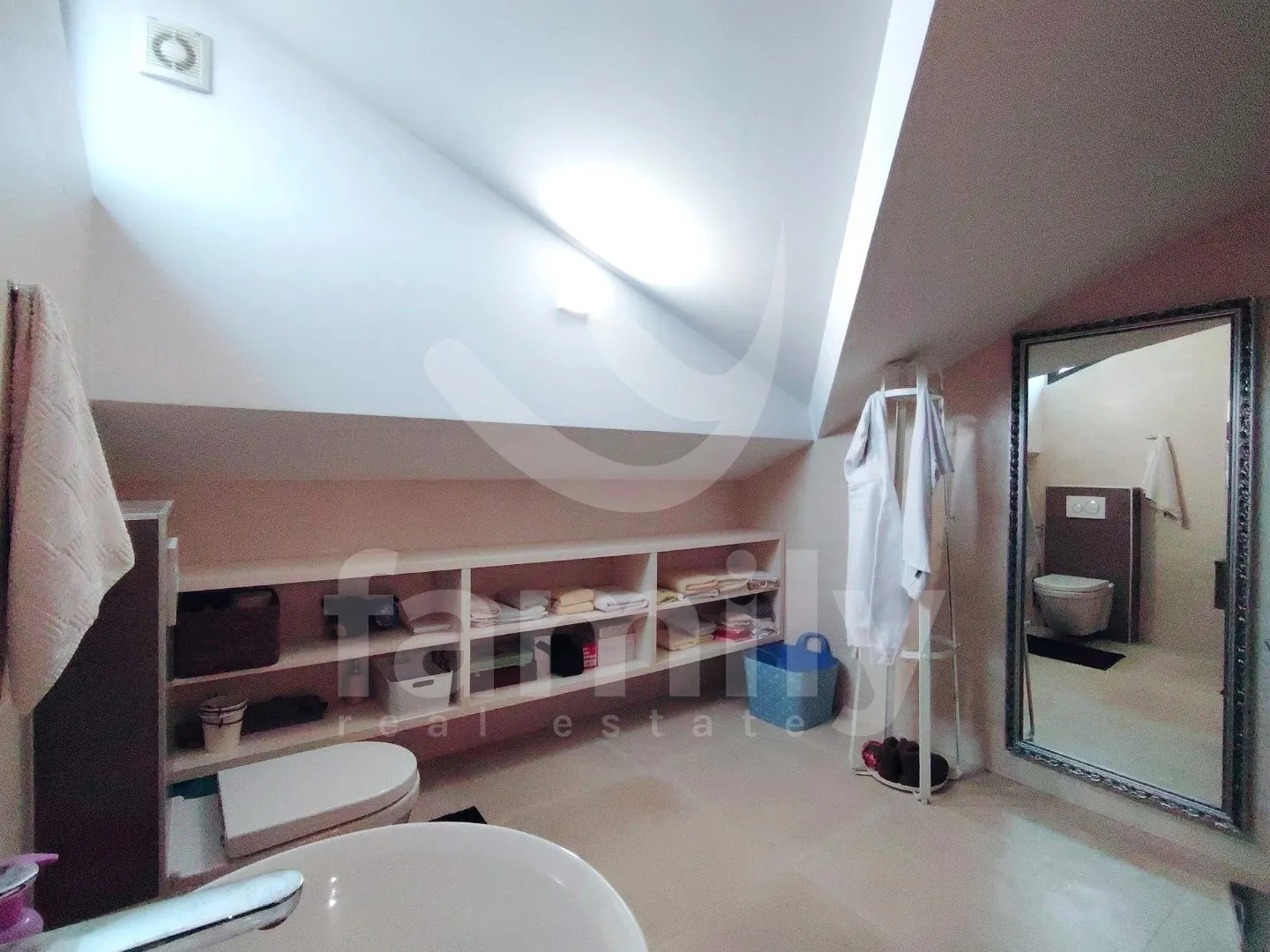 luksuzni dvoetažni penthouse prvi red do mora - slika 16